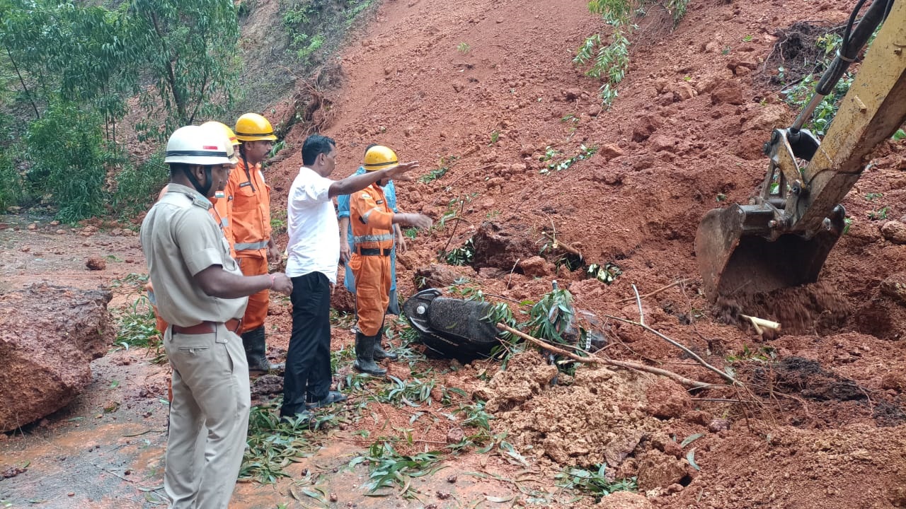 Three bikes buried amid   landslide ear Cortalim circle
