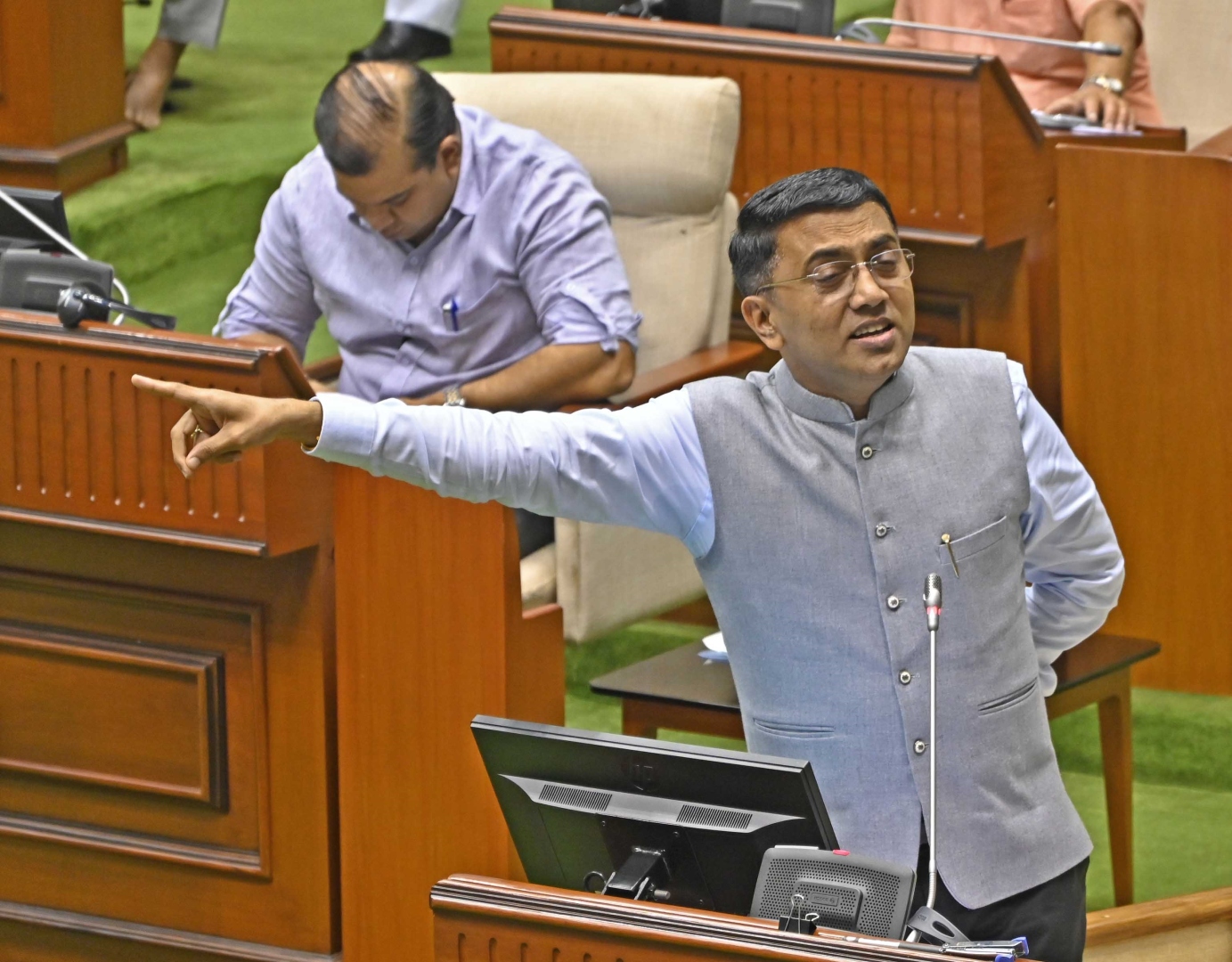 ﻿Govt to bring legislation for audit of unsafe govt, private buildings