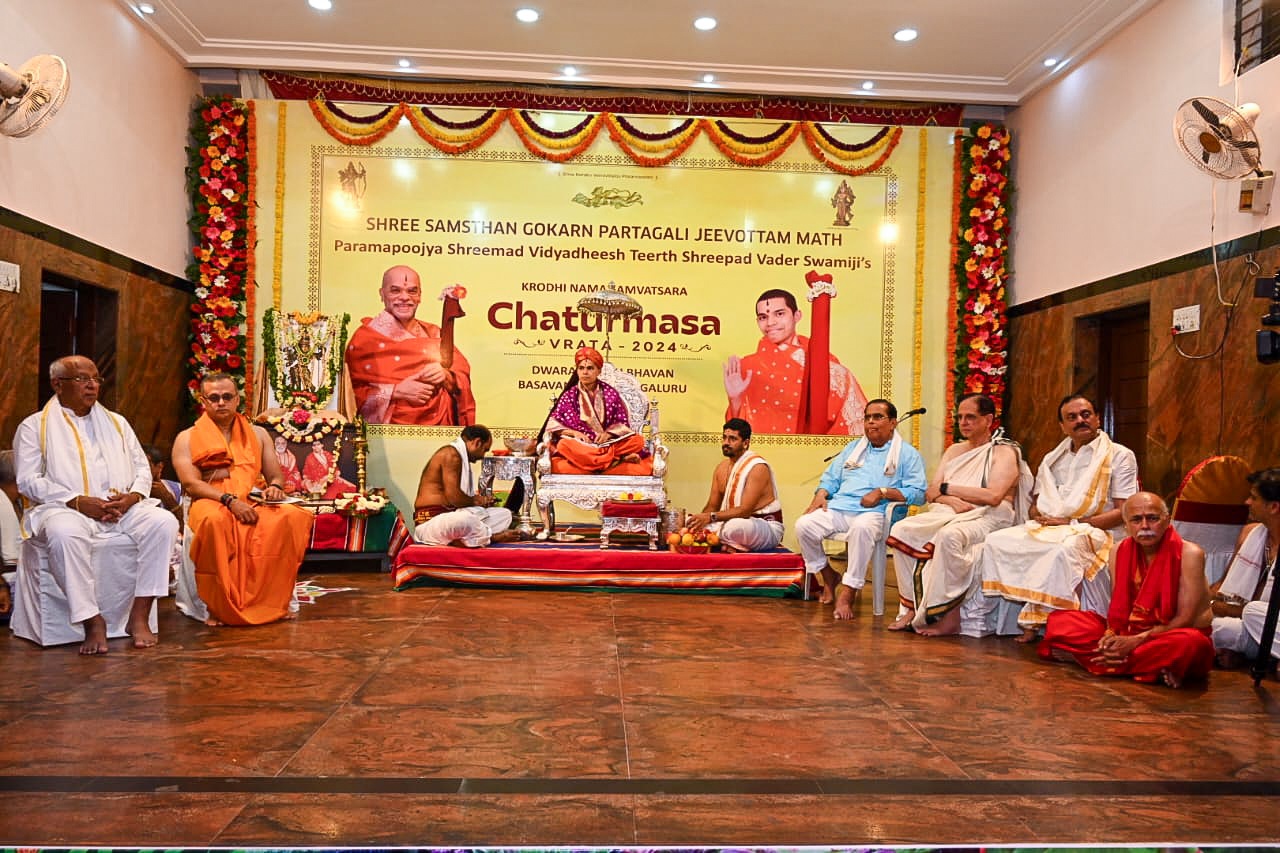 Mathadhipati of Partagali Jeevottam Math begins Chaturmasya Vrat