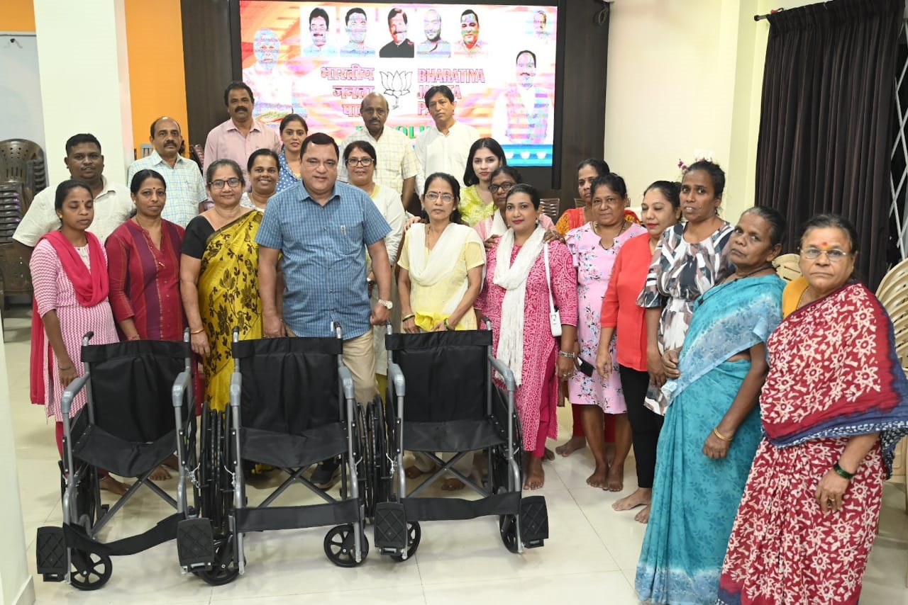 BJP ST leader presents ‘Kunbi Jacket’ to Mauvin Godinho on his birthday