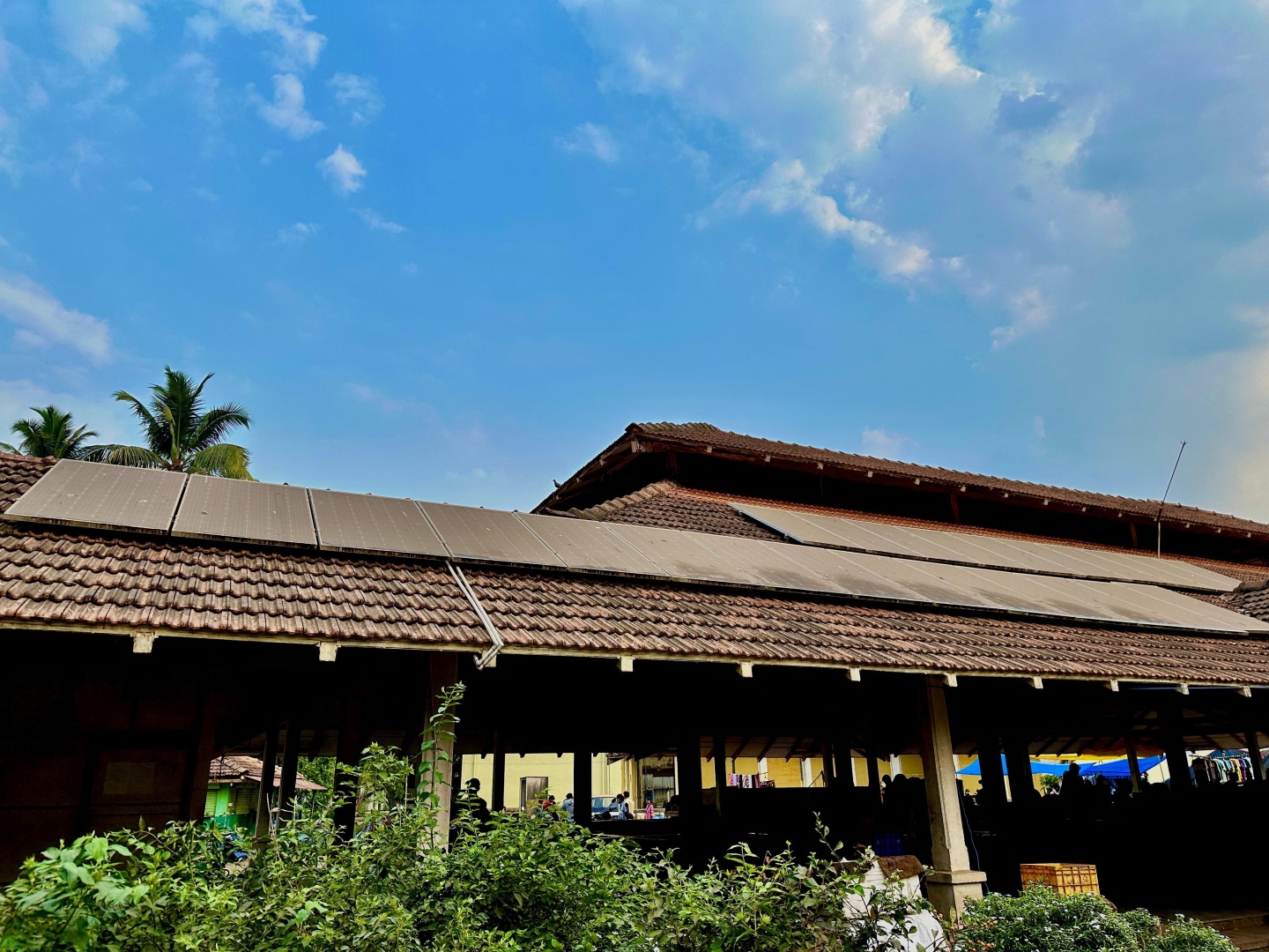 Cuncolim municipal market’s solar panels wasting away