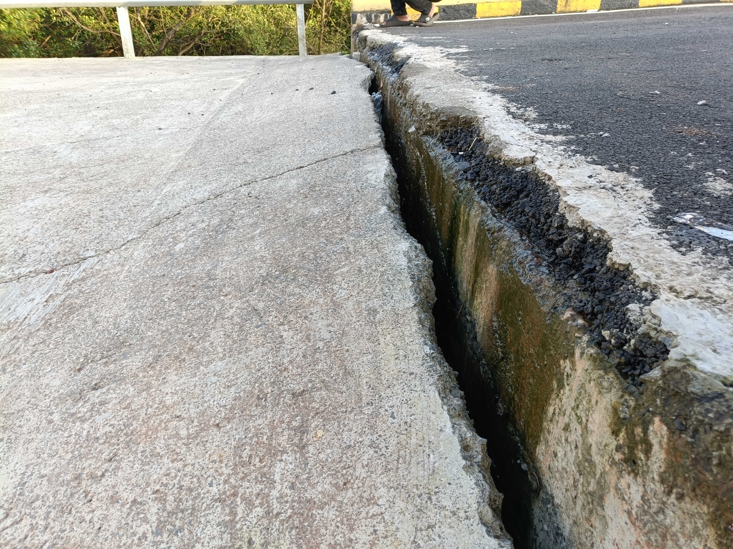 Sinking platform of Mandur bridge sparks safety concerns