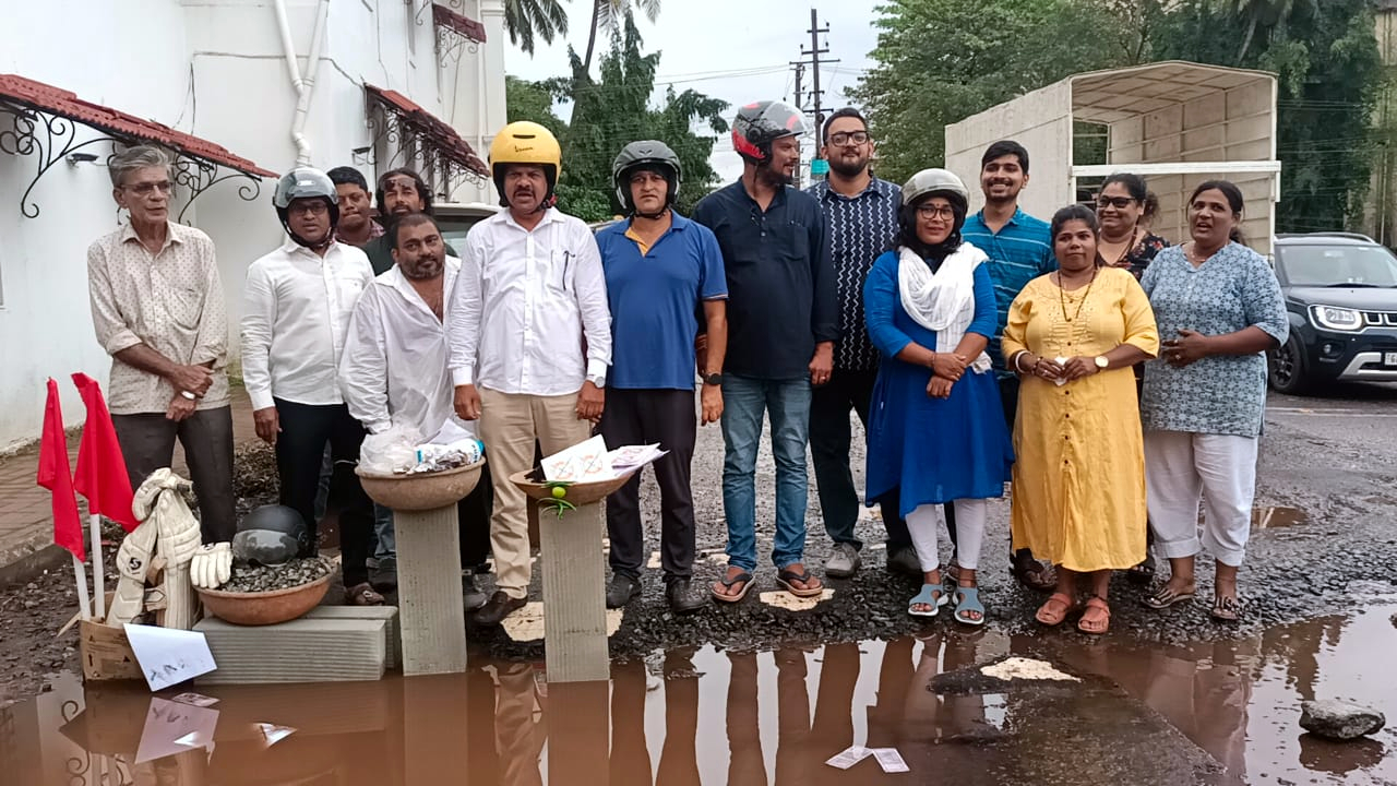 Activists protest against potholes in Mapusa