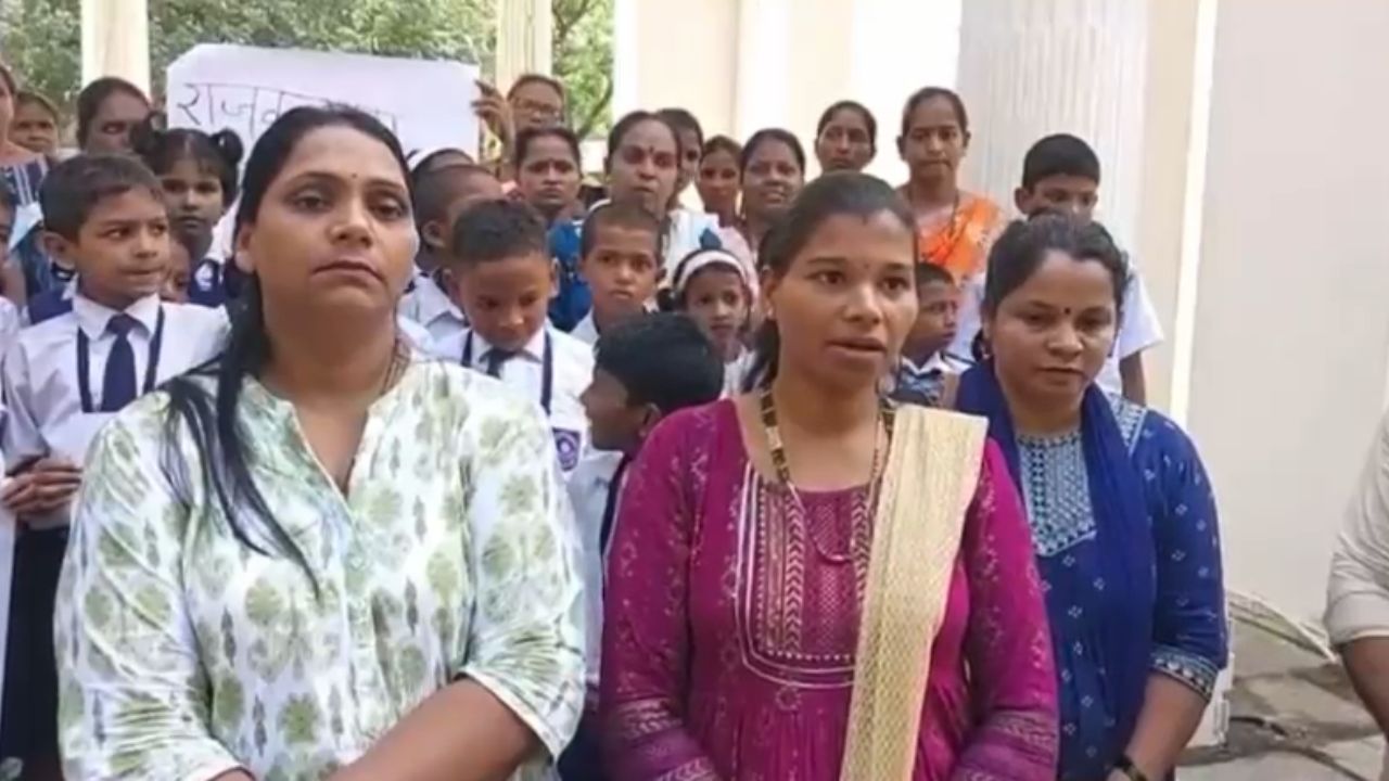 Teachers and students continue protest over headmistress transfer