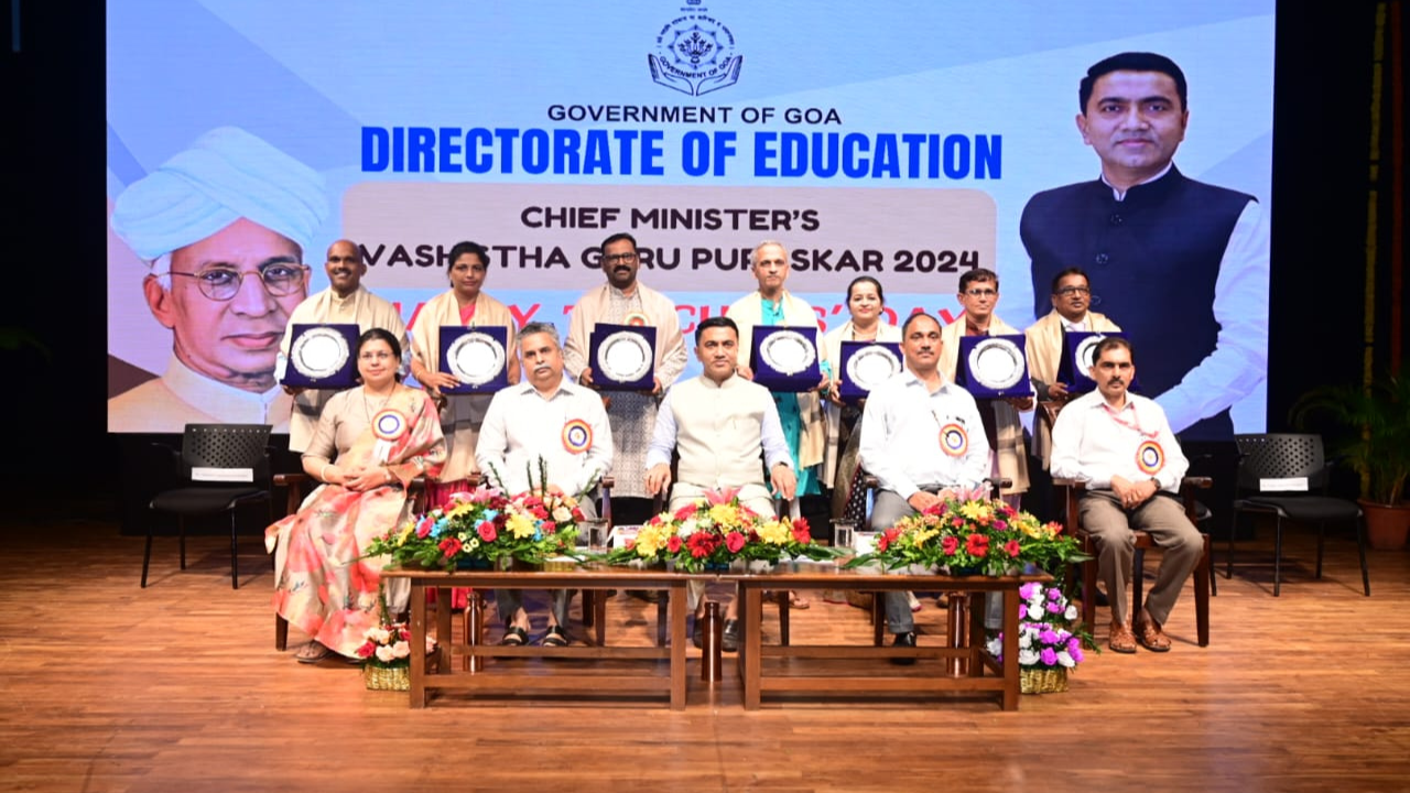 Seven educators honoured with CM-Vashistha Guru Puraskar at 63rd Teacher’s Day celebration