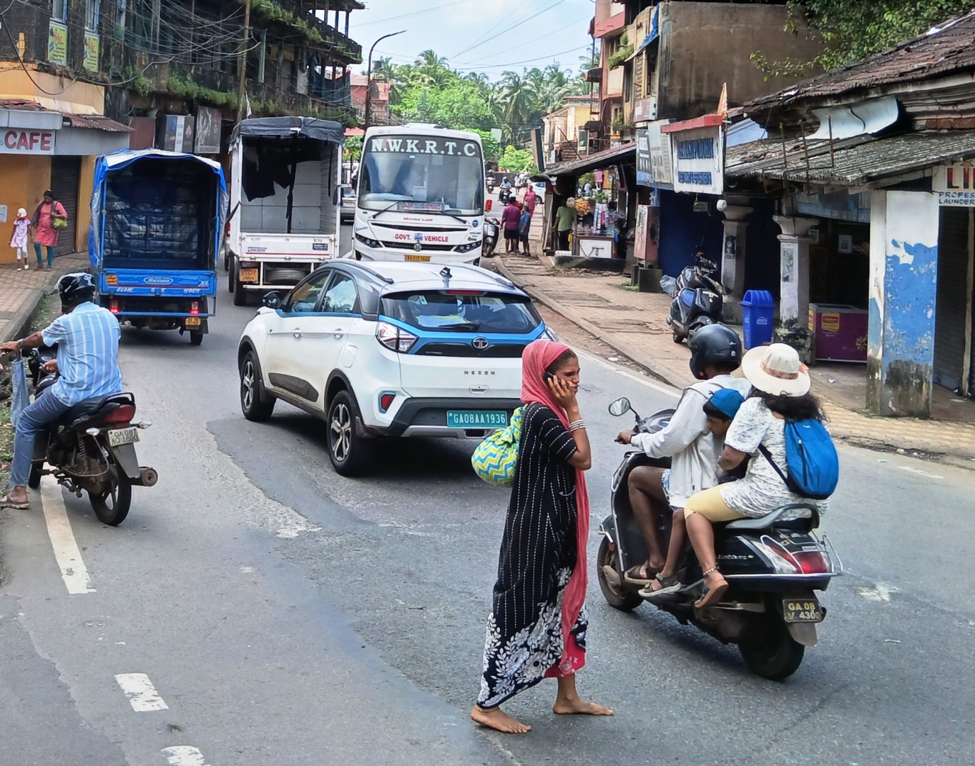 Unauthorised bus halts contribute to traffic woes in Margao; concerns over enforcement lapses