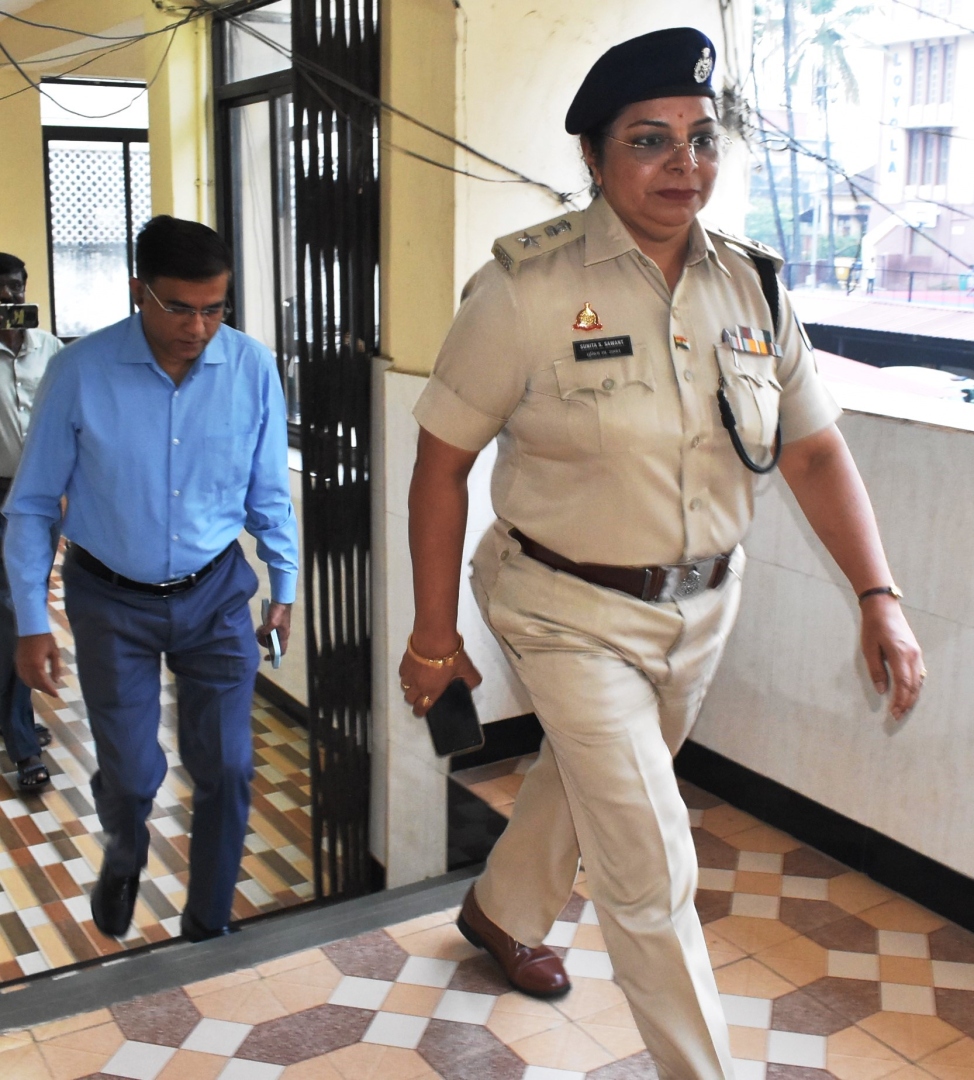 DGP reviews jobs-for-cash  cases at South police HQ
