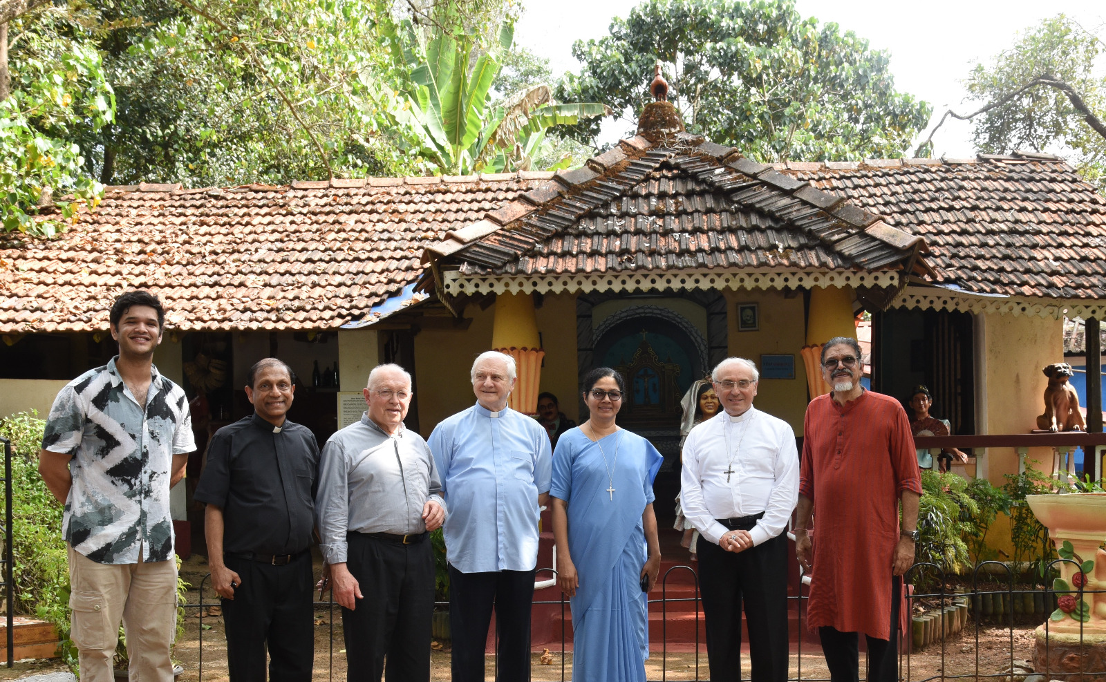 Apostolic Nuncio Archbishop Girelli   visits Big Foot in Loutolim