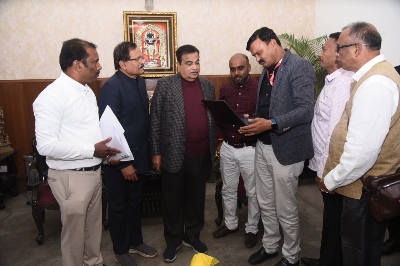 Gadkari assures to look into saving iconic banyan tree in Porvorim