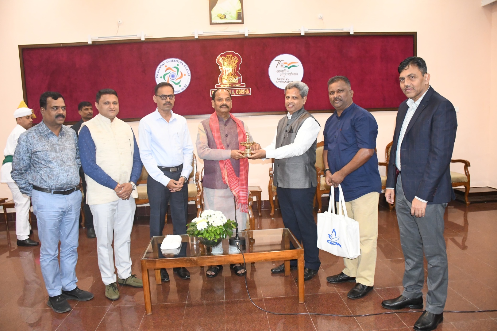 ﻿Gramin Patrakar Sangh, DIP team   call on Orissa governor