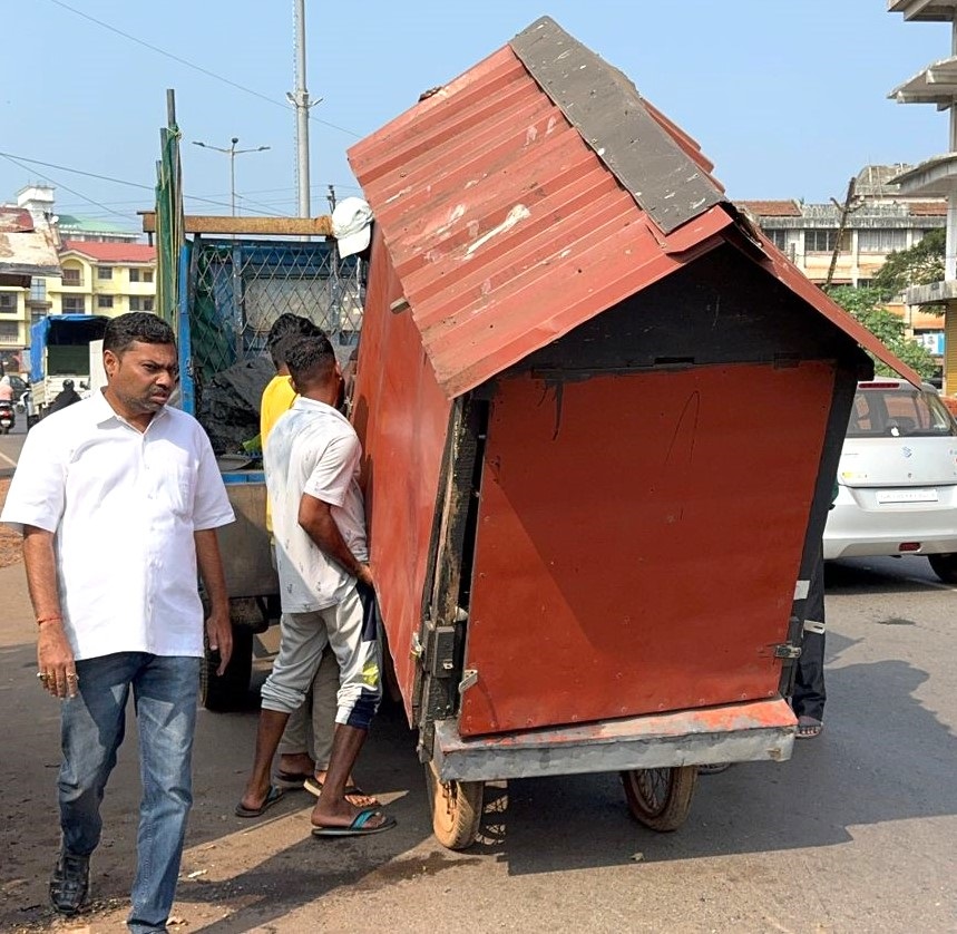 ﻿Davorlim panchayat takes action against roadside encroachments