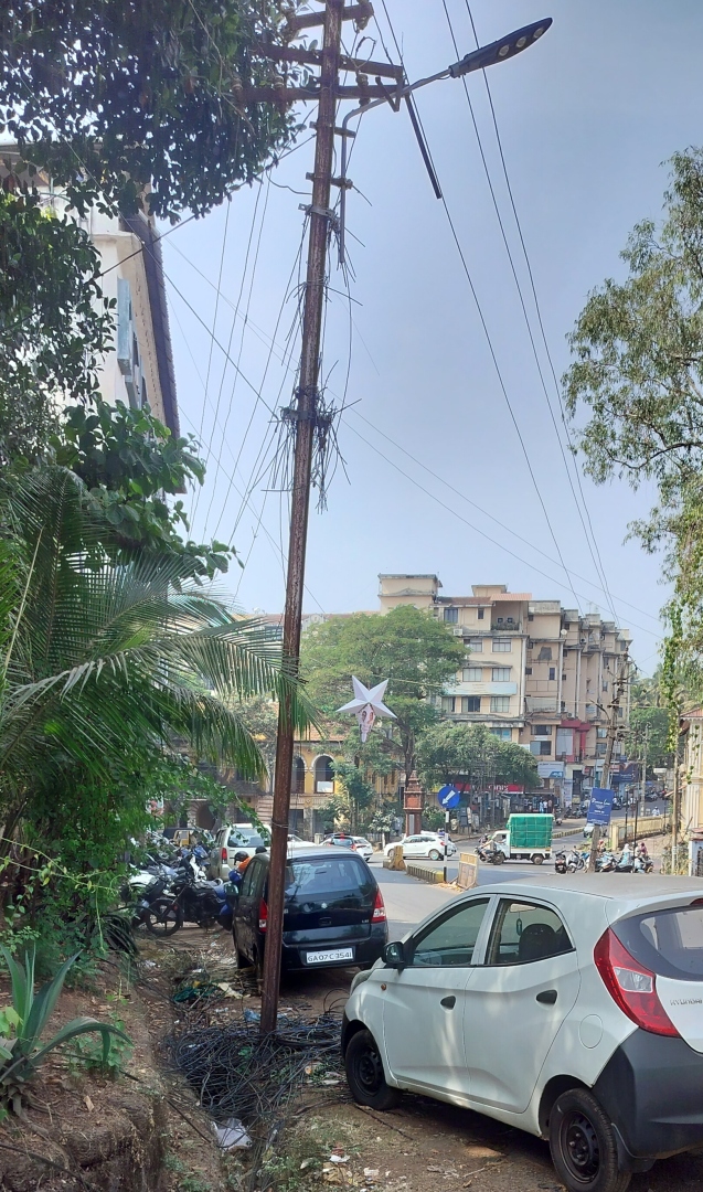 Power dept's cable clean-up drive in   Mapusa sparks connectivity chaos