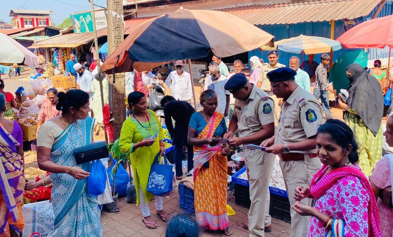 Police take to streets in South Goa, spread awareness on cybercrimes