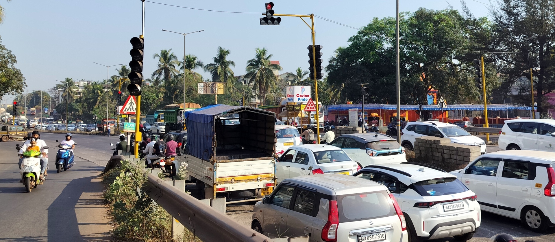 Trial run of traffic signals at   Peddem junction sparks concerns