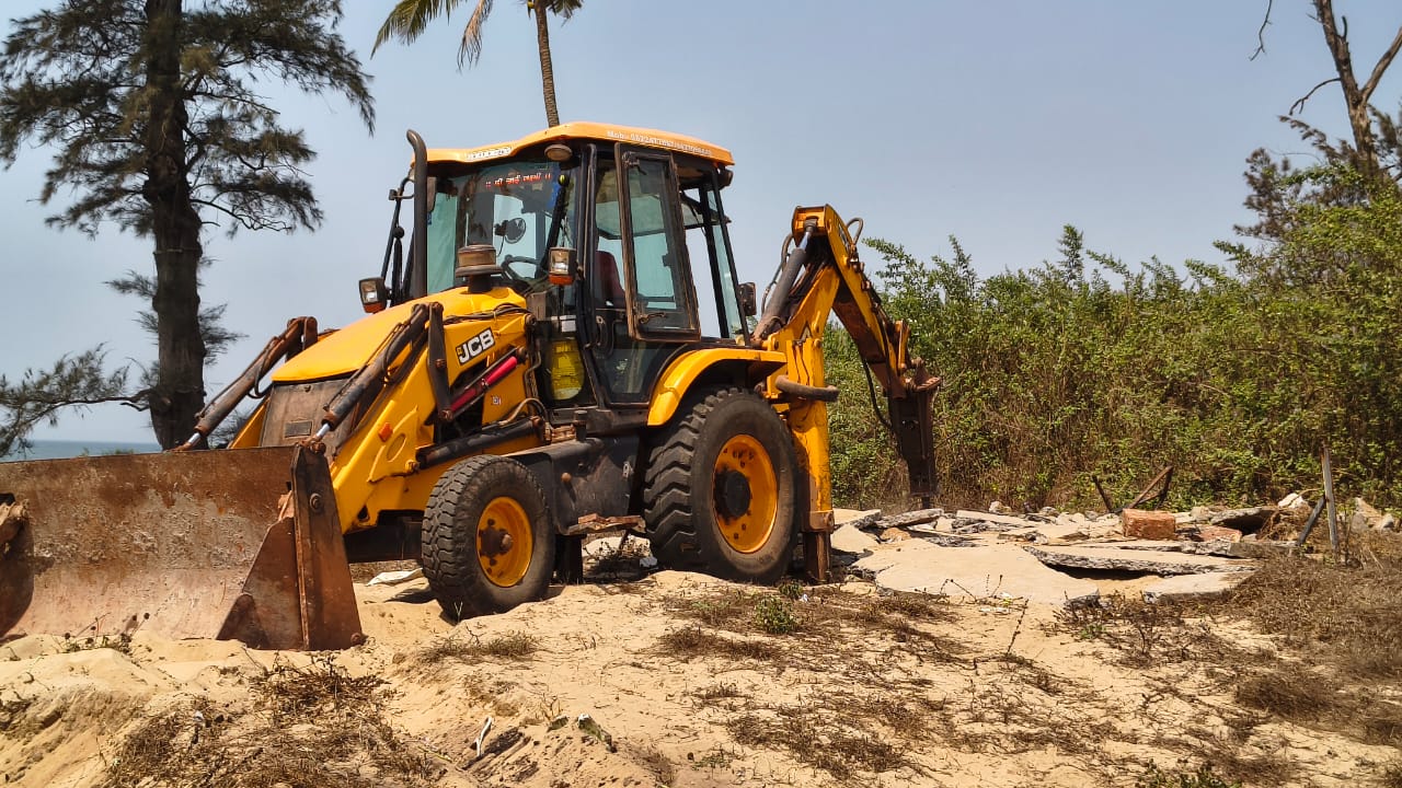 9 illegal structures   demolished at Arambol