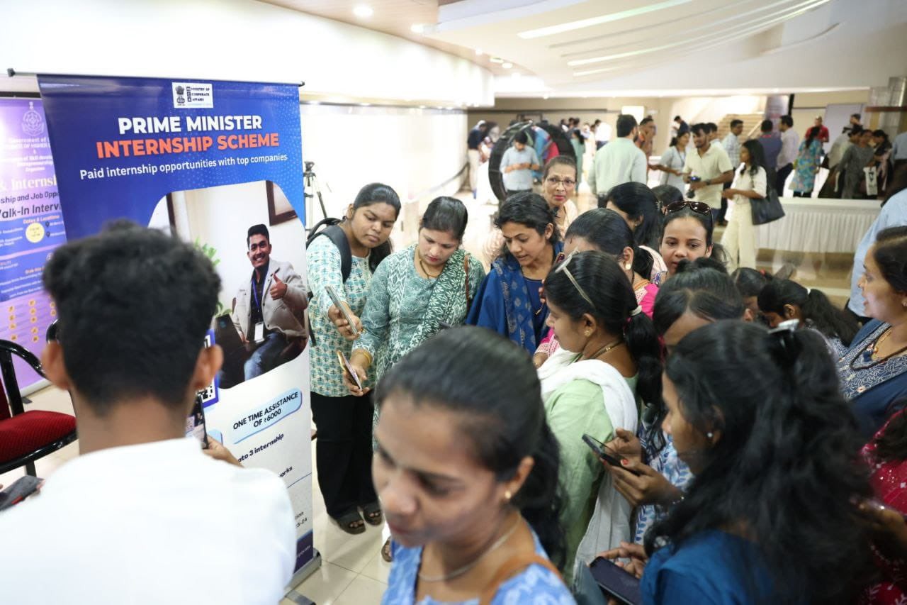 Targeting zero unemployment, CM pushes for private sector jobs