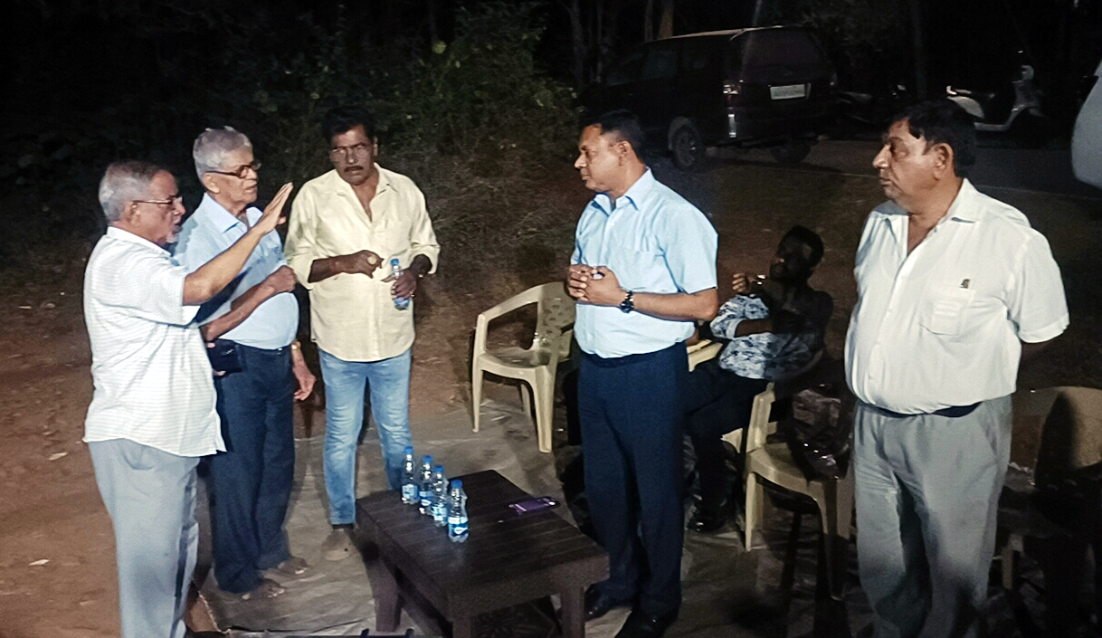MP joins locals to protest   land fencing in Zuarinagar