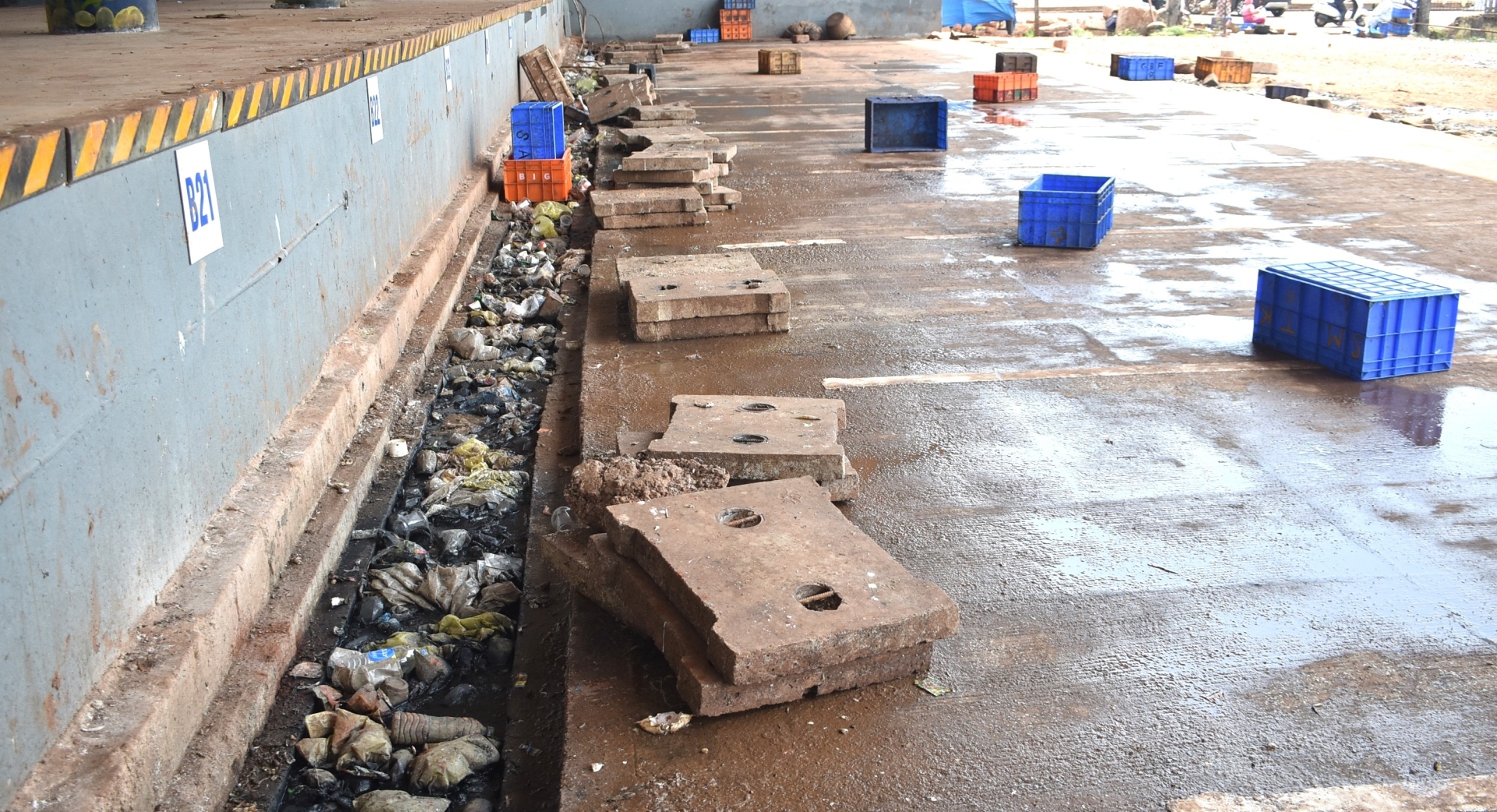 Clogged gutter raises concerns at unopened Margao fish market