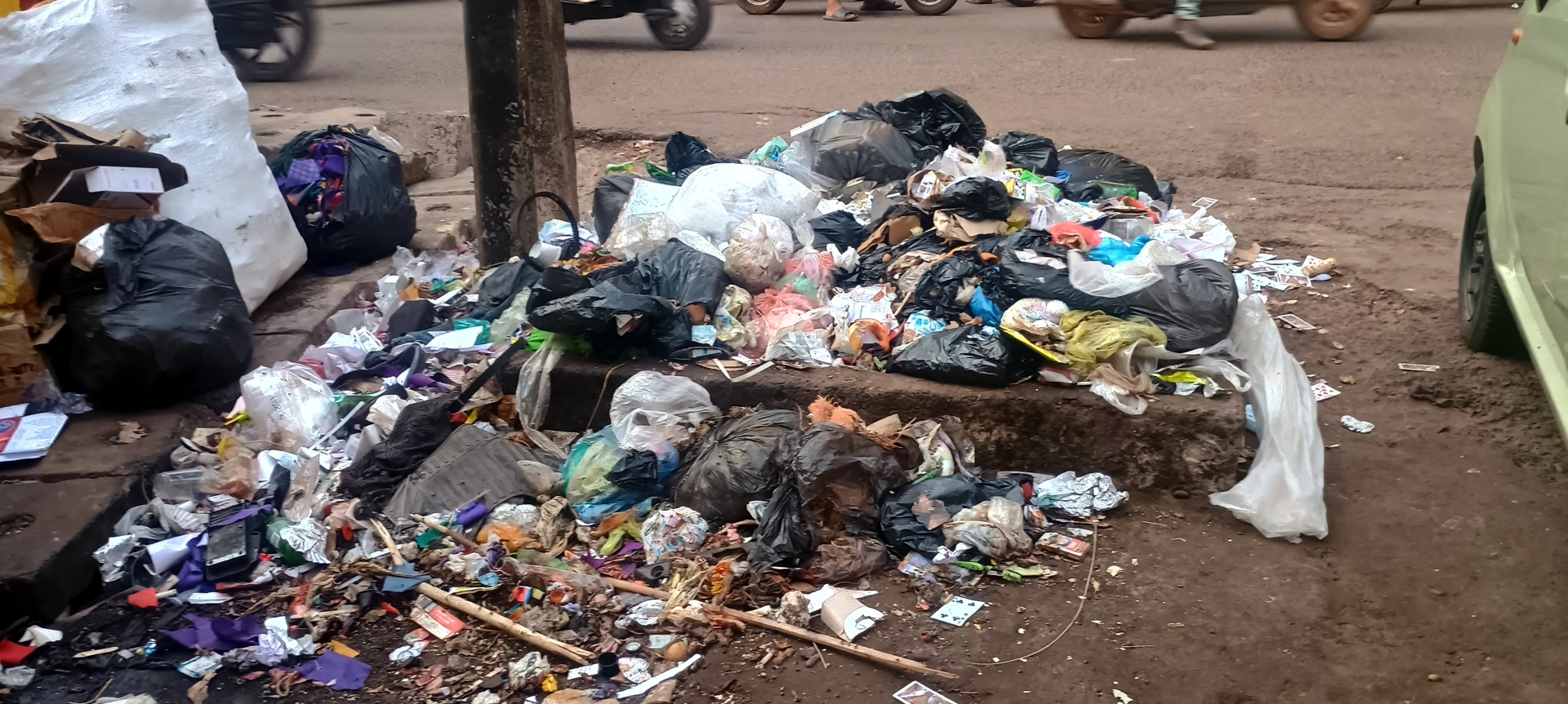 Garbage crisis in Mapusa: Heaps of waste   pile up at black spots creating eyesore