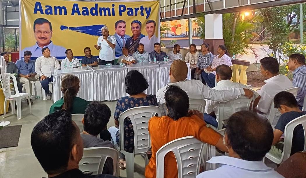 AAP national secy attacks BJP over 'scams', lauds own men