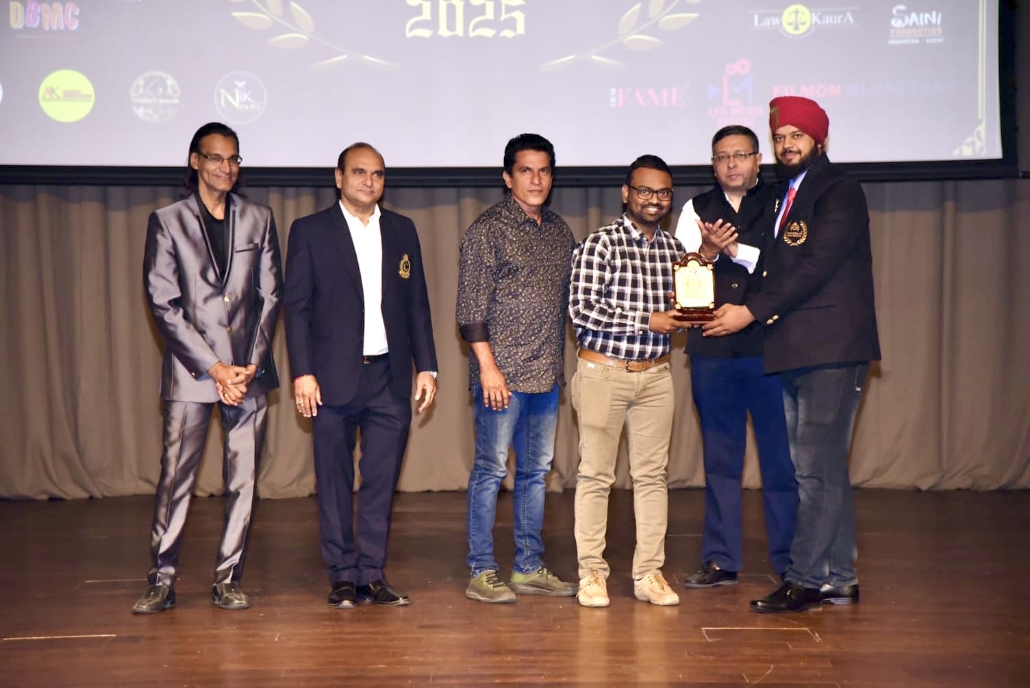 ﻿Neelai Naik wins Best Music Video Award in Mumbai