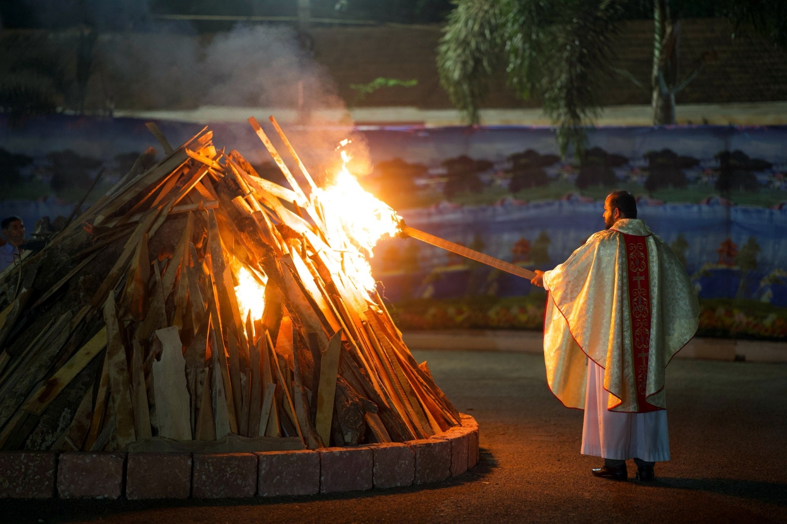 Churches in Goa resonate with solemn ‘light’ of Easter Vigil