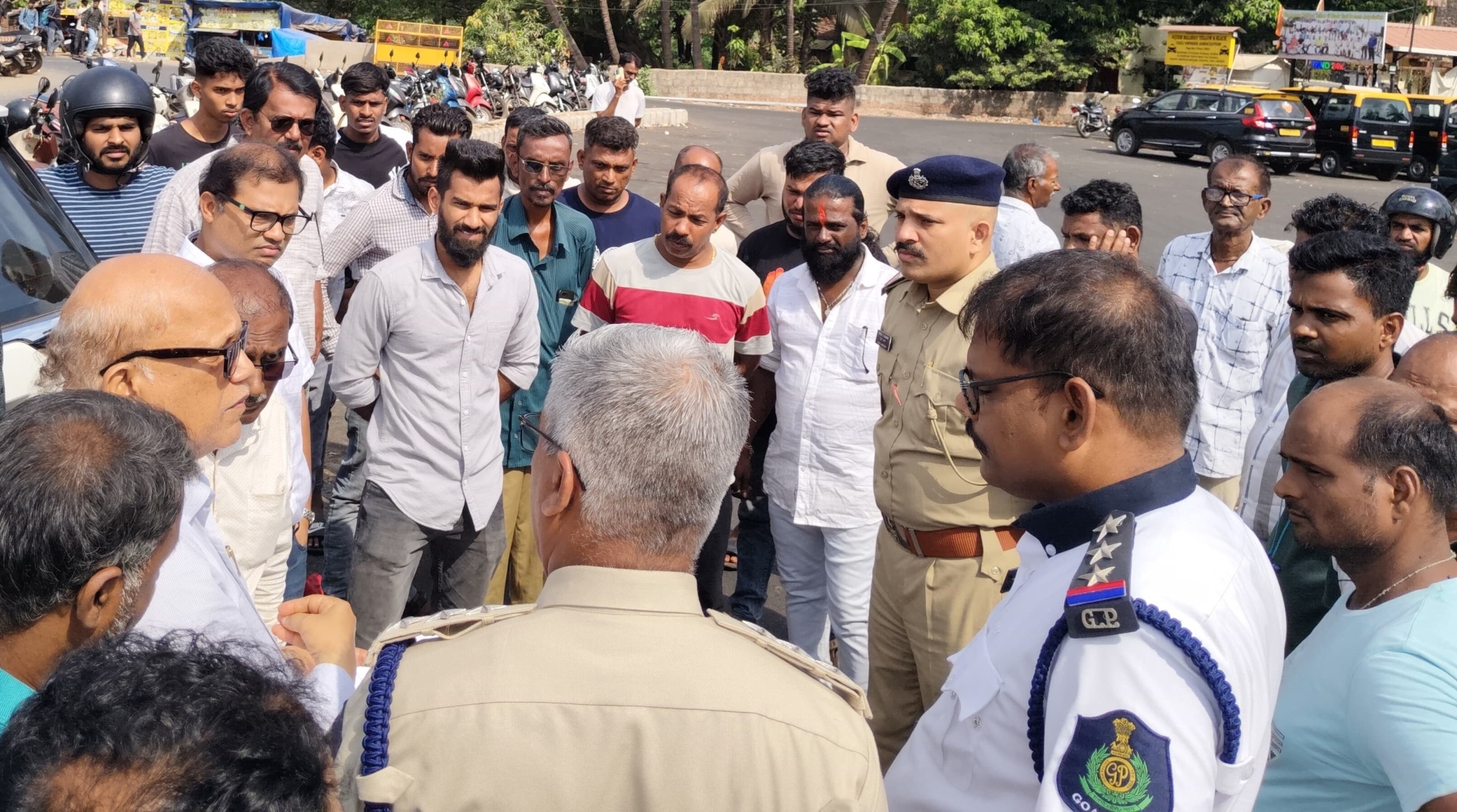 ﻿Margao officials inspect railway station area for parking solutions