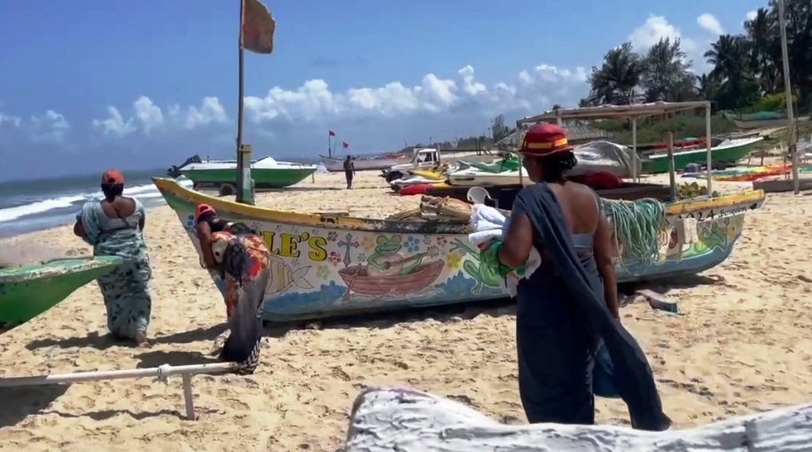 Three illegal hawkers   booked for selling   wares at Benaulim