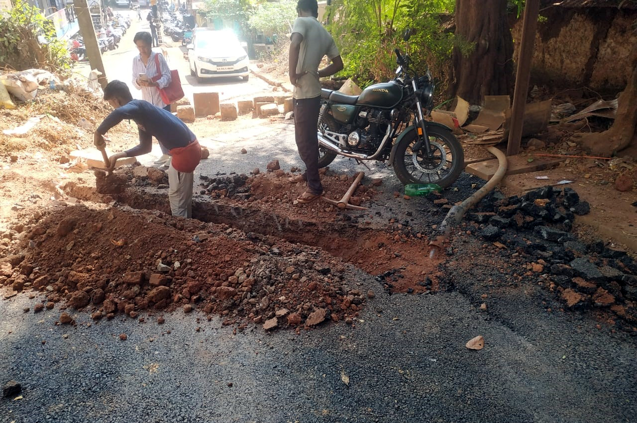 ﻿Despite monsoon ban, ongoing   road-digging work to continue