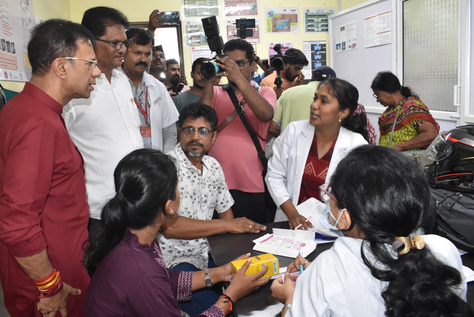 Minister pushes for 24x7 emergency services, not bedded health centres