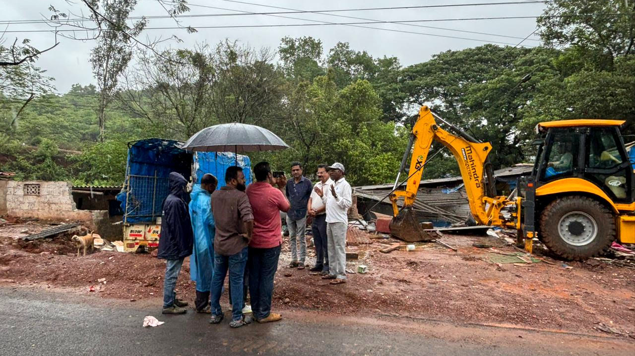 Curti-Khandepar Panchayat demolishes illegal structures