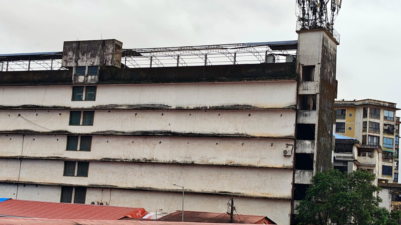 Illegal roof of building begins to come down in Mapusa
