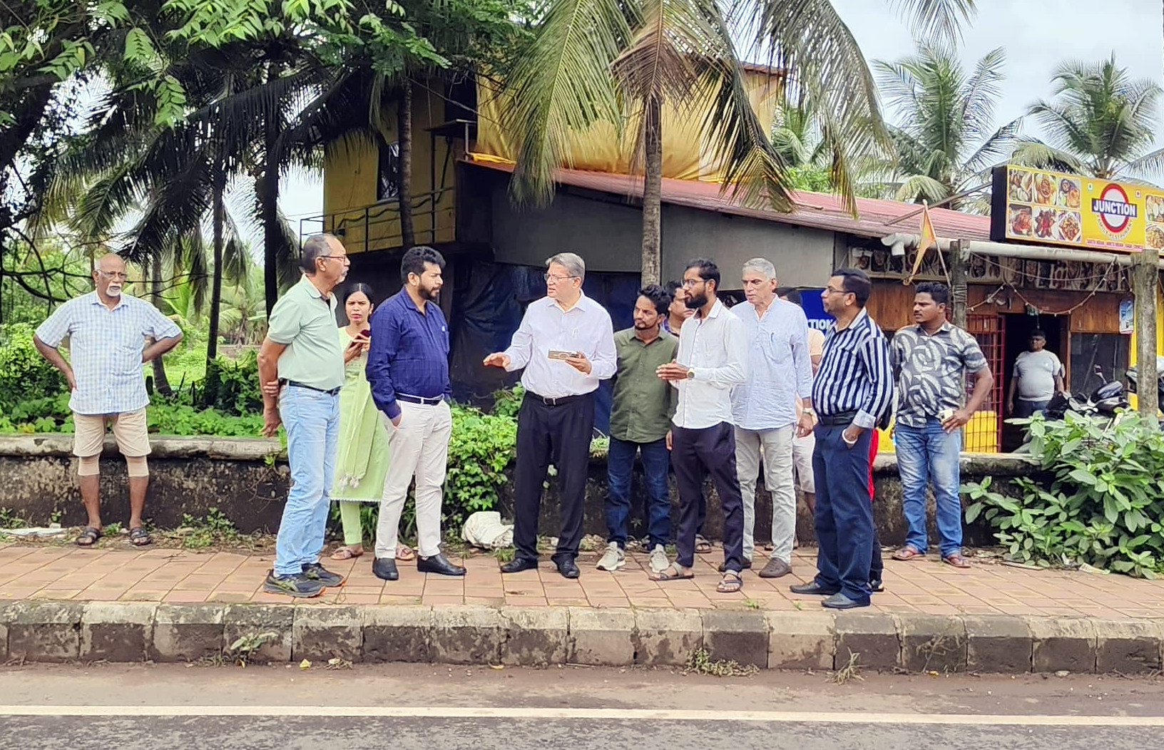MLA accuses Bastora panchayat of ‘enabling’ illegal shops