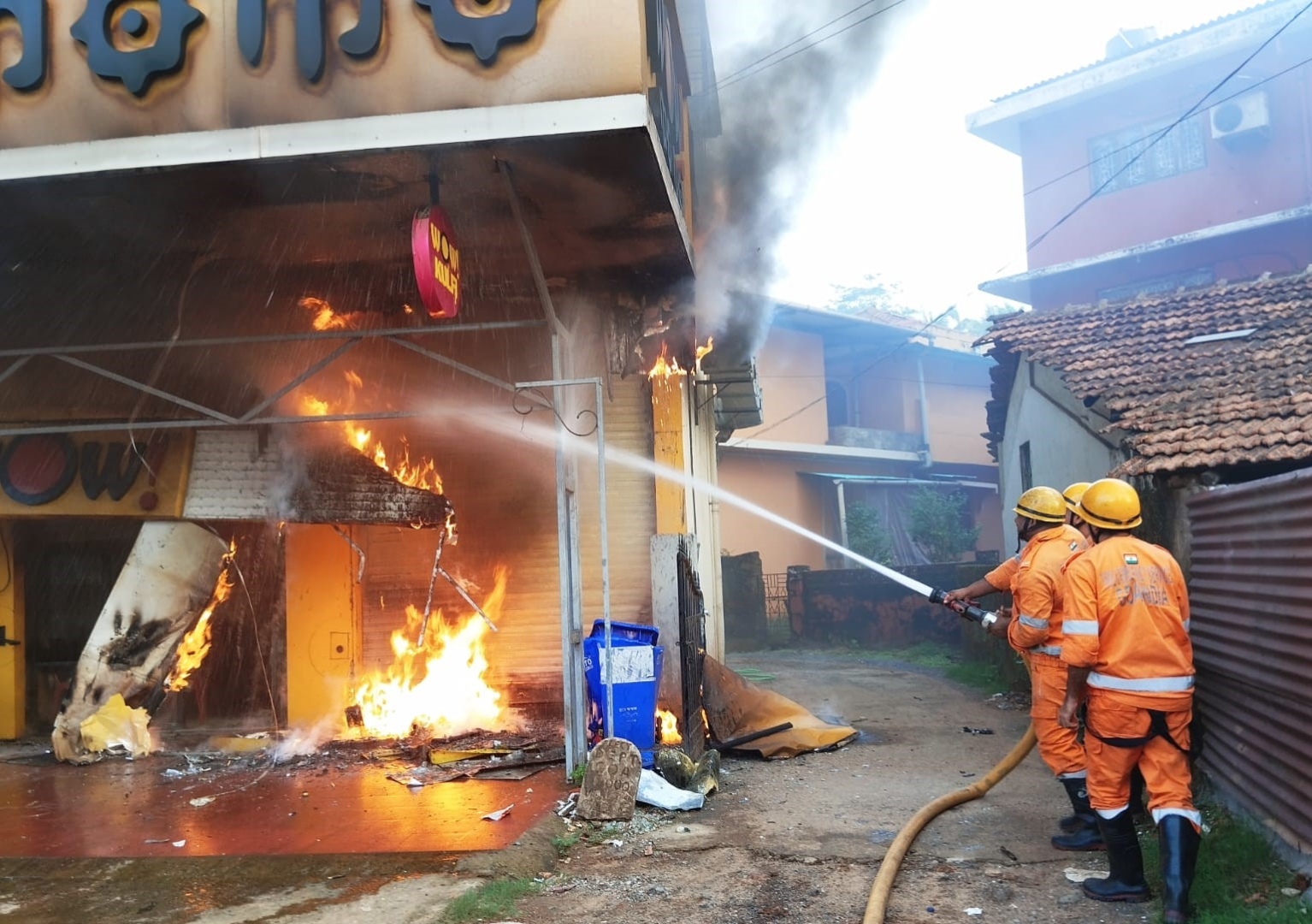 Café gutted in major fire at Colva, AC of dental clinic damaged
