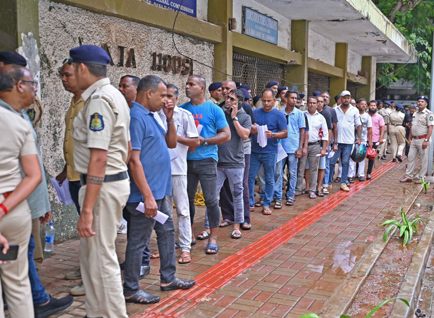 Feedback received from less than 10 pc of total taxis operating in State : Dept