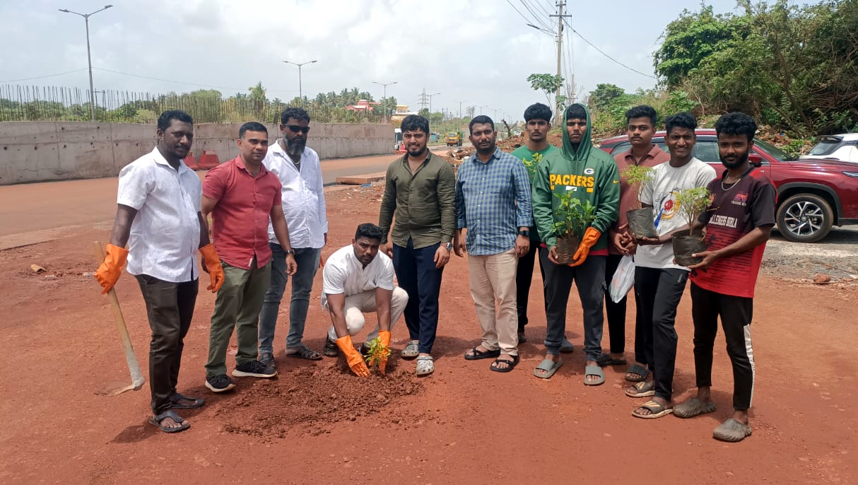 ﻿GPYC plants saplings in potholes to protest over poor roads at Sancoale