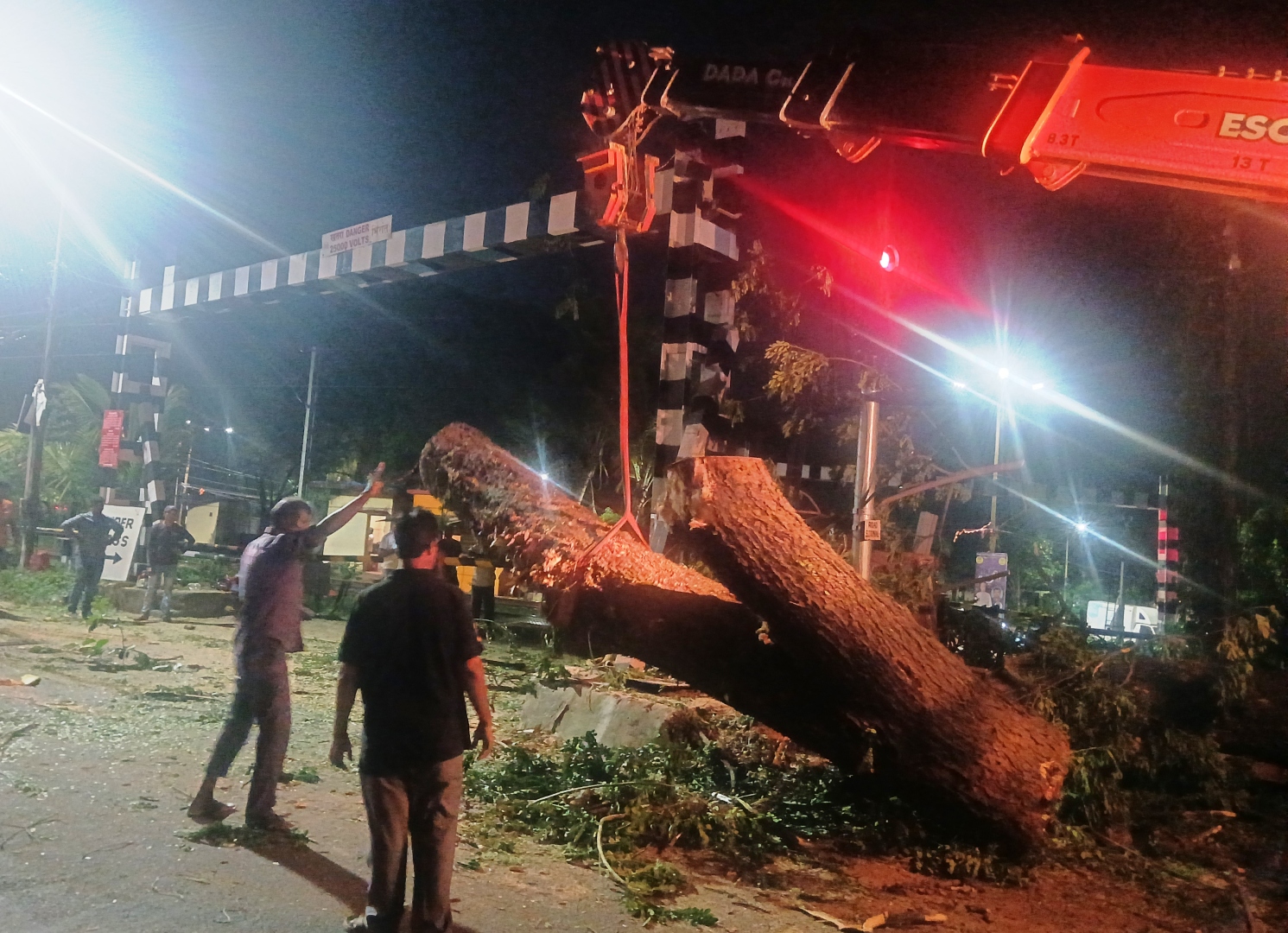 Comba railway crossing shut due  to cutting of trees near tracks