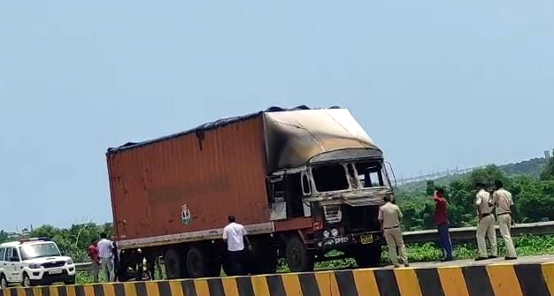 Truck carrying liquor gutted in fire at Dhargal