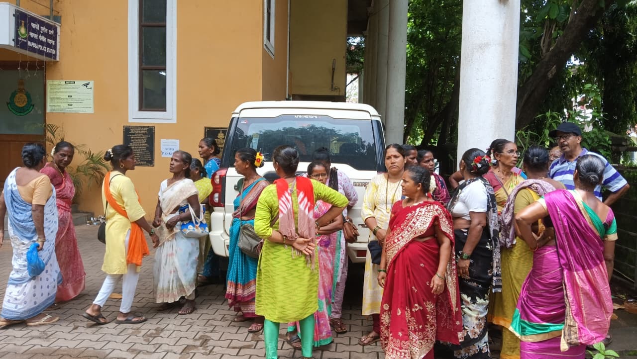 Mapusa market vendors allege abuse by civic staff; file police complaint