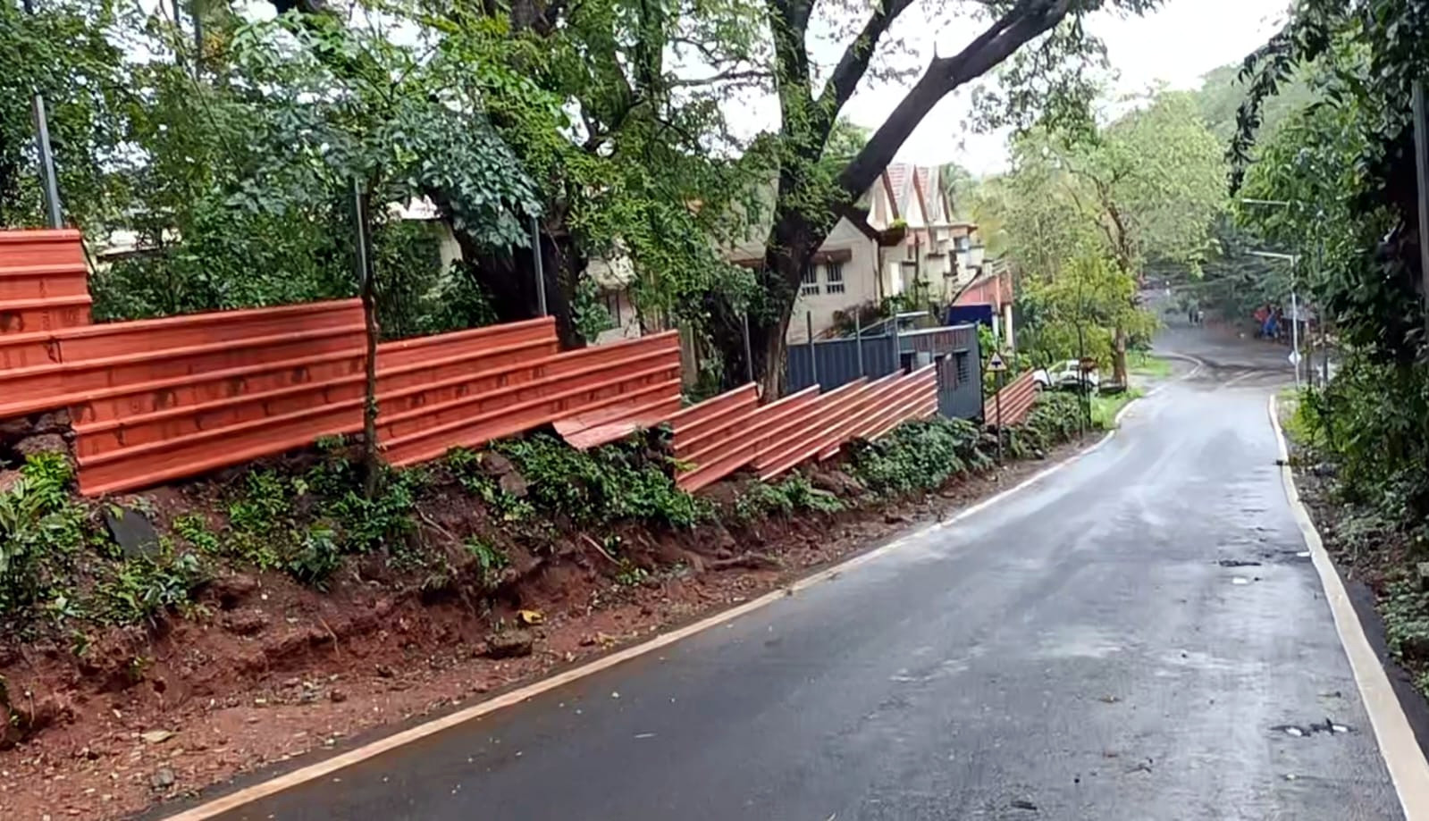 Old Goa p'yat stops fencing   work near St Augustine Tower