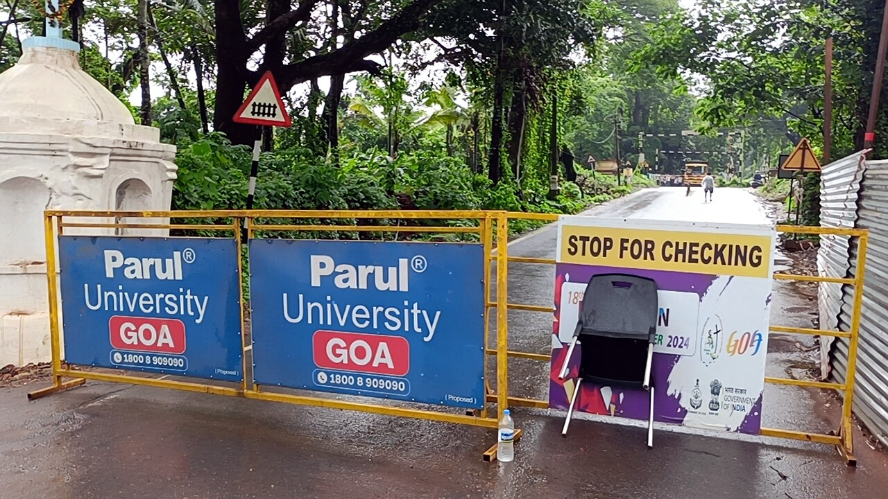 Dhauji railway crossing   closure sees traffic jams