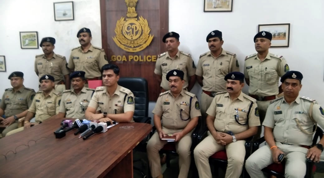 5-member gang arrested in   multiple extortion cases