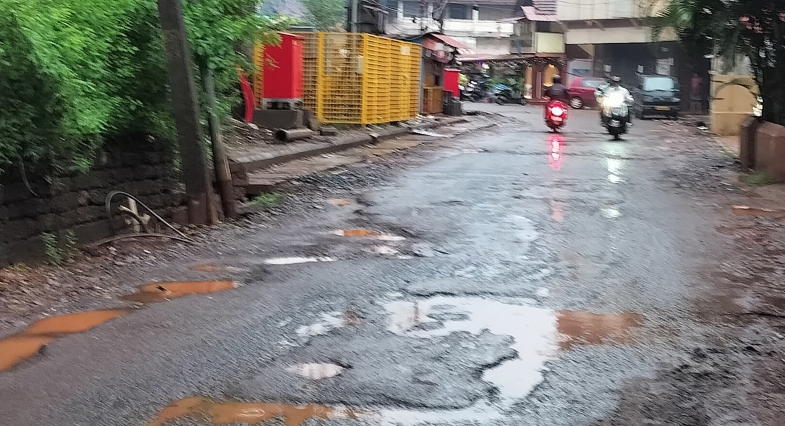 Rain exposes crumbling Angod roads in Mapusa