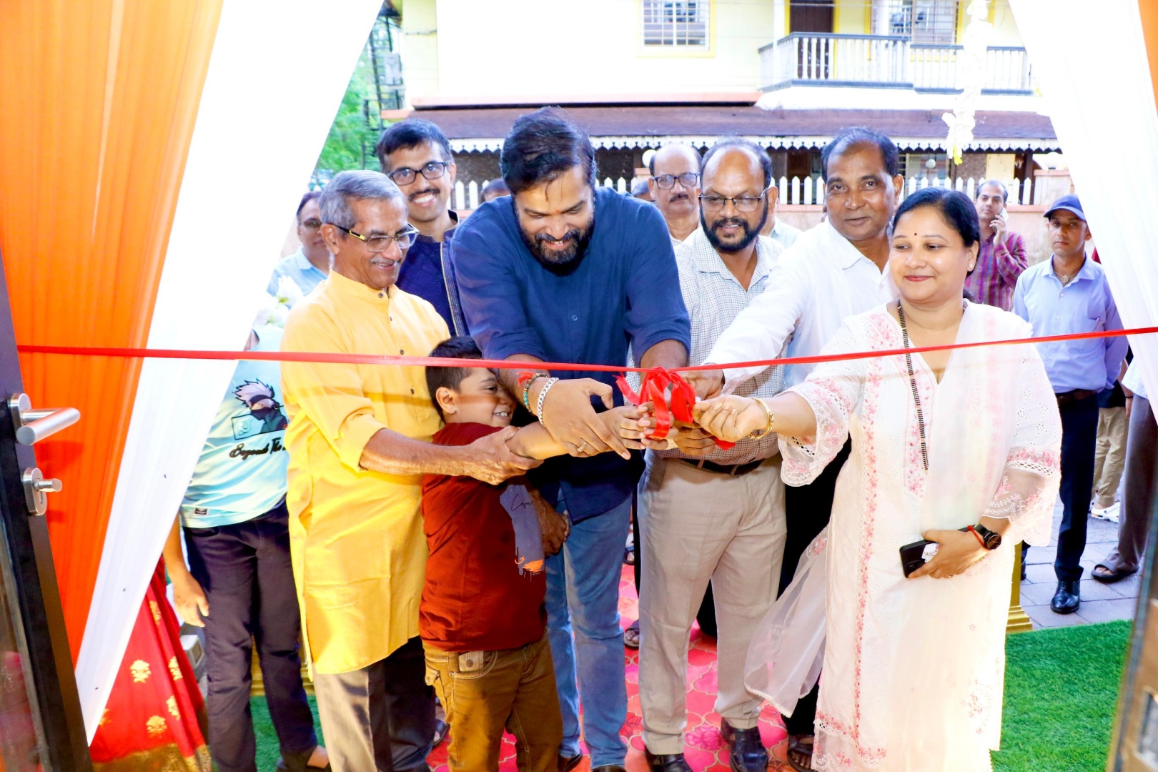 ﻿Swarnam  launches pure veg restaurant