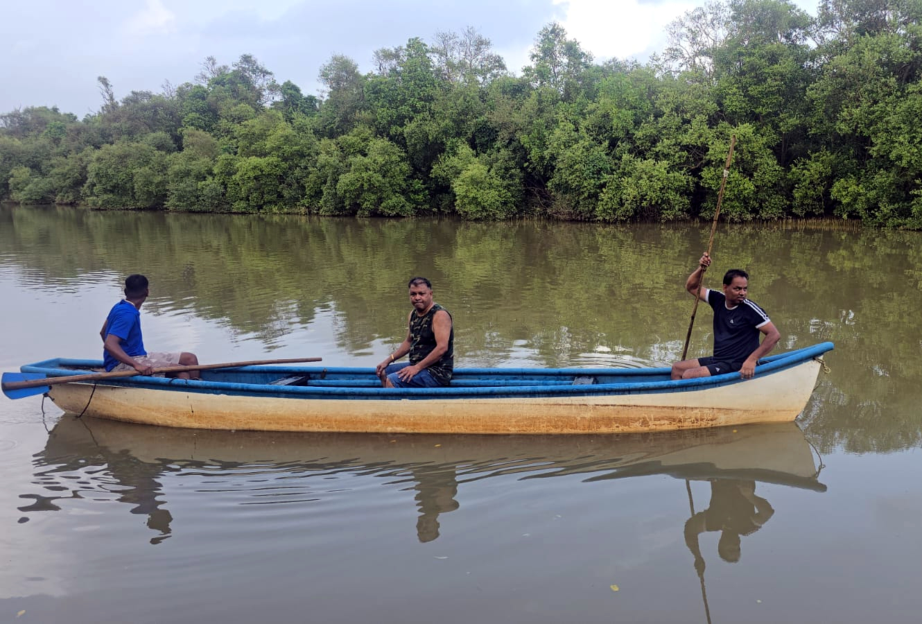 Nepali drowns, another   rescued in Mandrem river