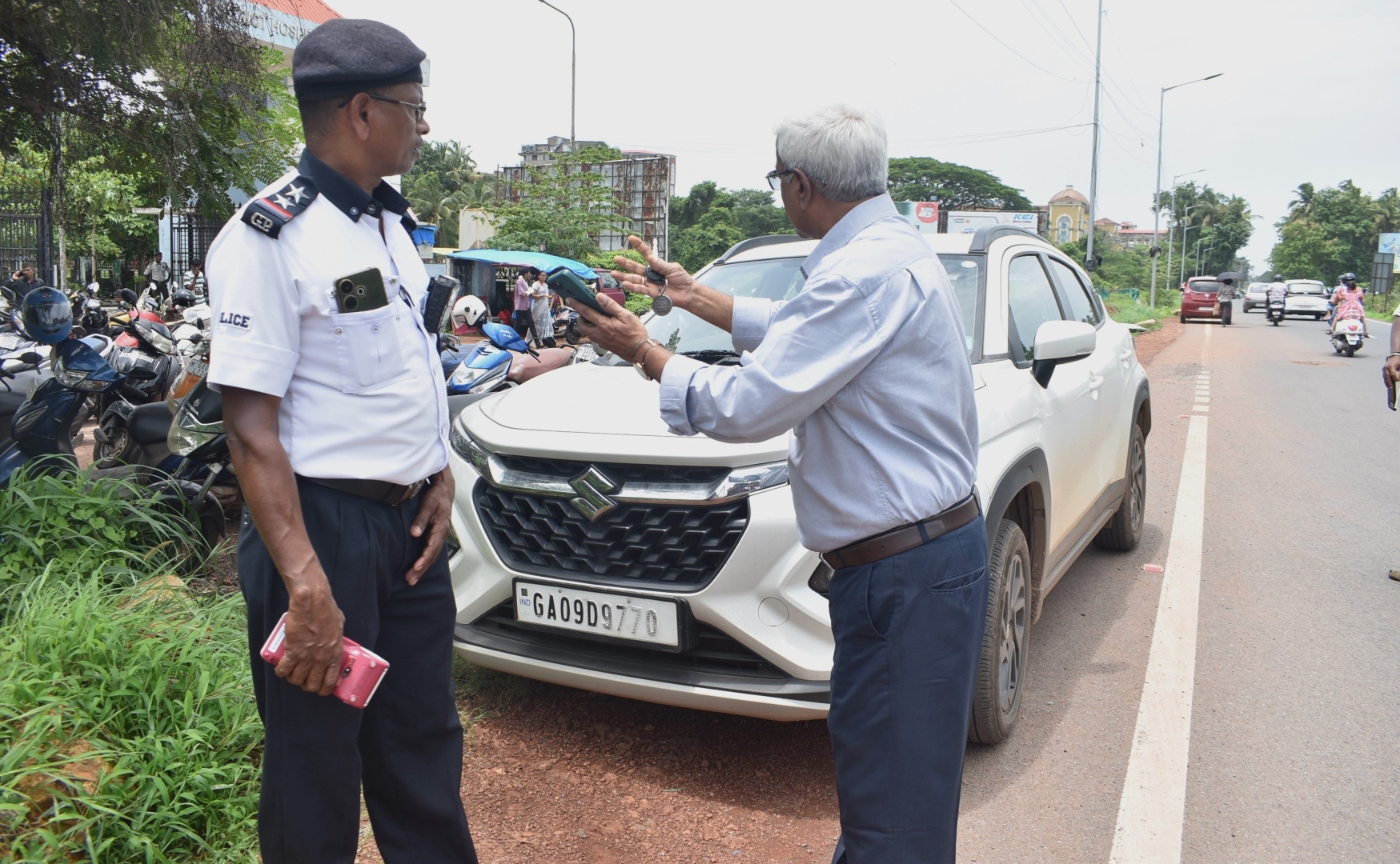 Fatorda police crack down on double parking outside SGDH