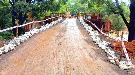 Single-lane traffic at Kusmalli Bridge affects commuters