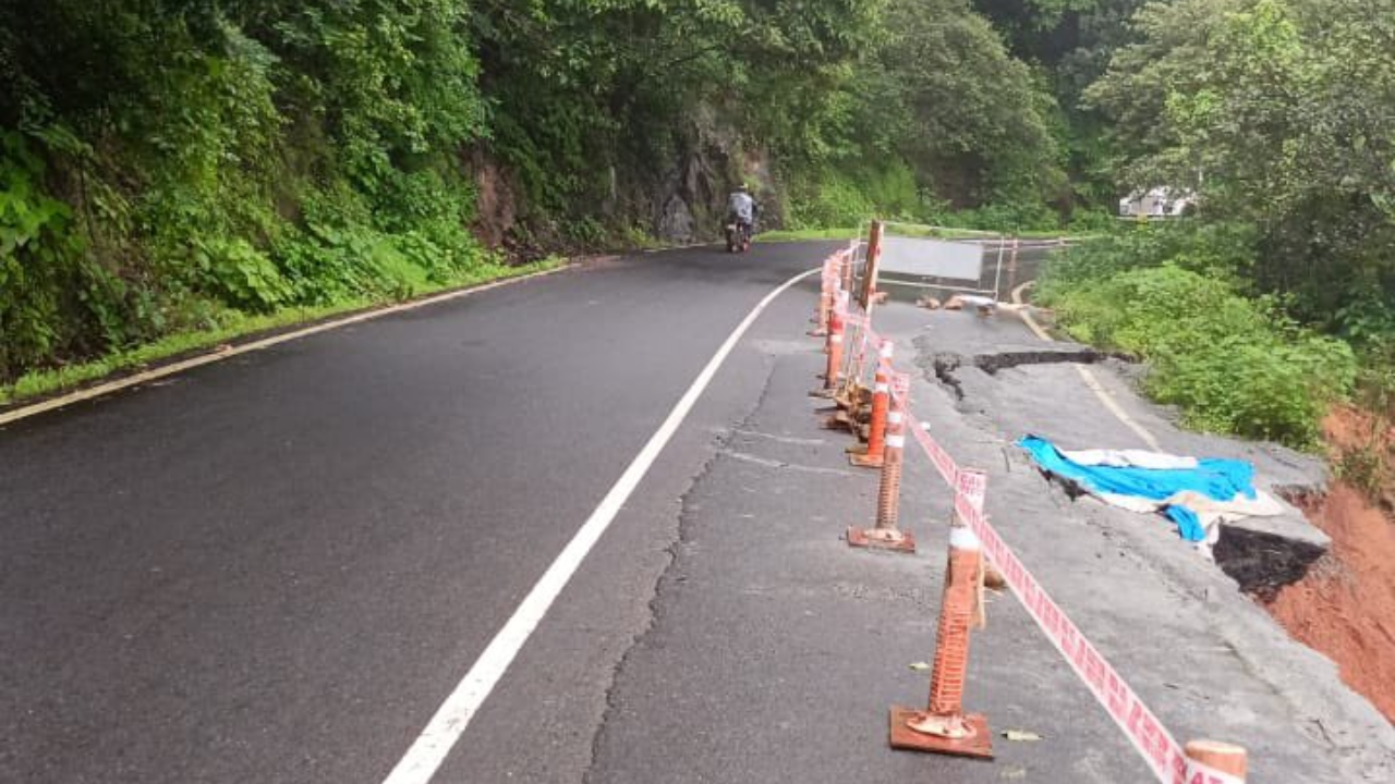 ﻿Repair work underway at Anmod Ghat after road caves in; single-lane traffic in place