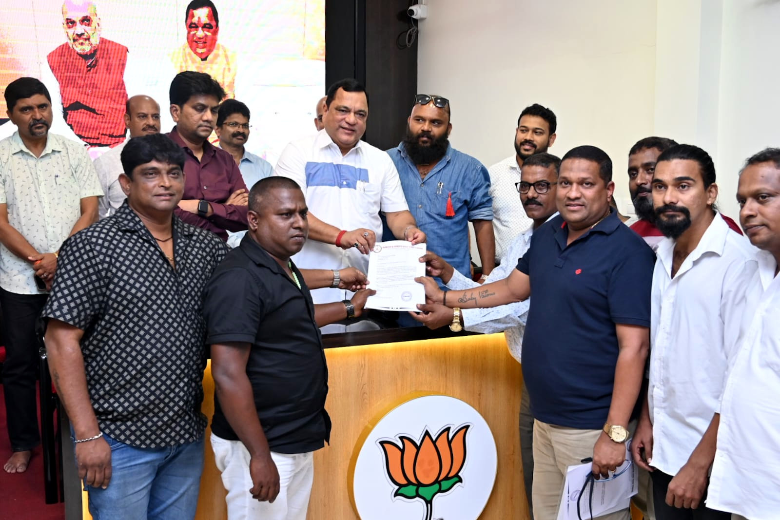 Taxi operators meet Godinho over draft aggregator policy