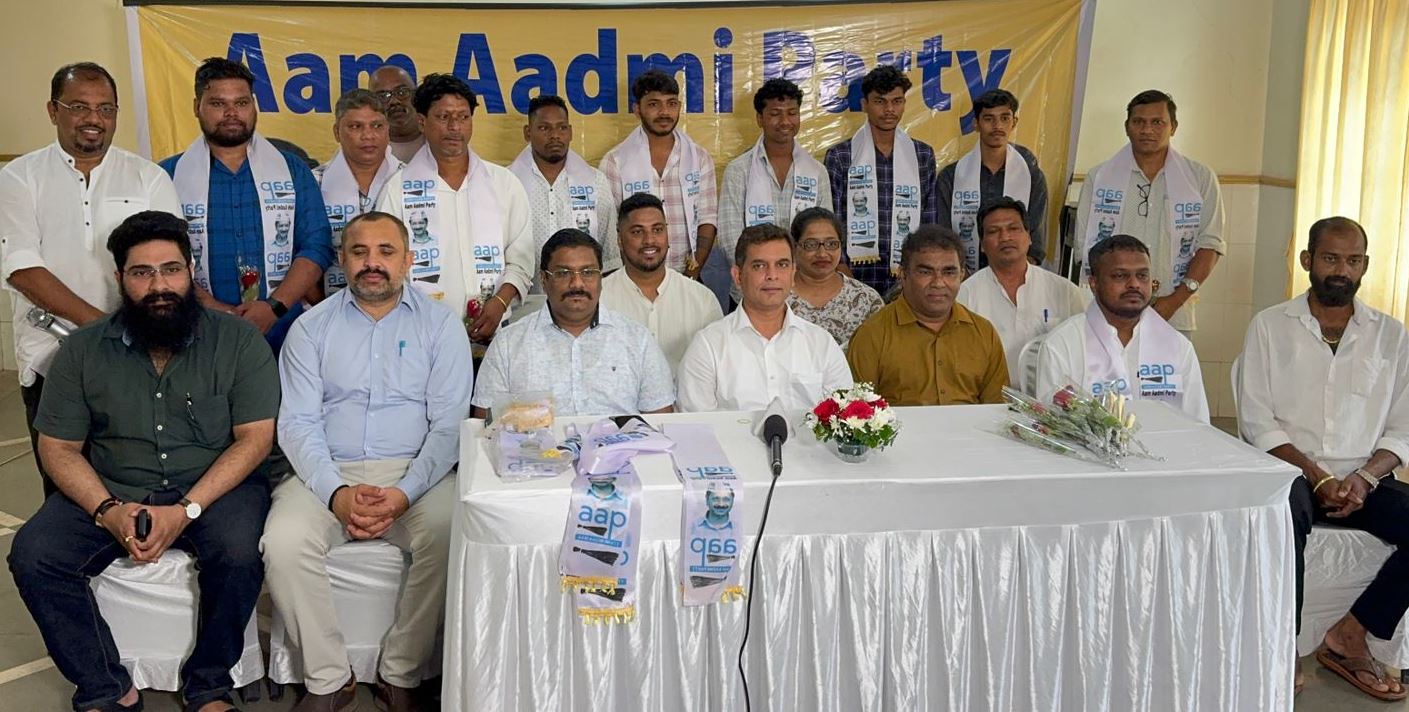 AAP welcomes group of ST leaders   led by Vinay Velip into their fold